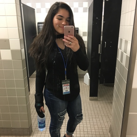 Meet your posher! Kenzie💛 - Picture 8 of 8